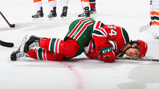 joseph-blandisi-devils-diving-embellishment-nhl-960.jpg